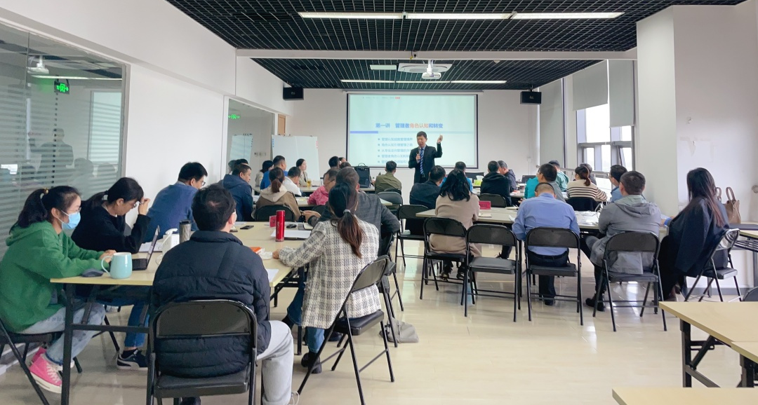 聚势谋远，，，惟实励新 | Z6尊龙凯时2023年中高层治理职员培训会圆满竣事